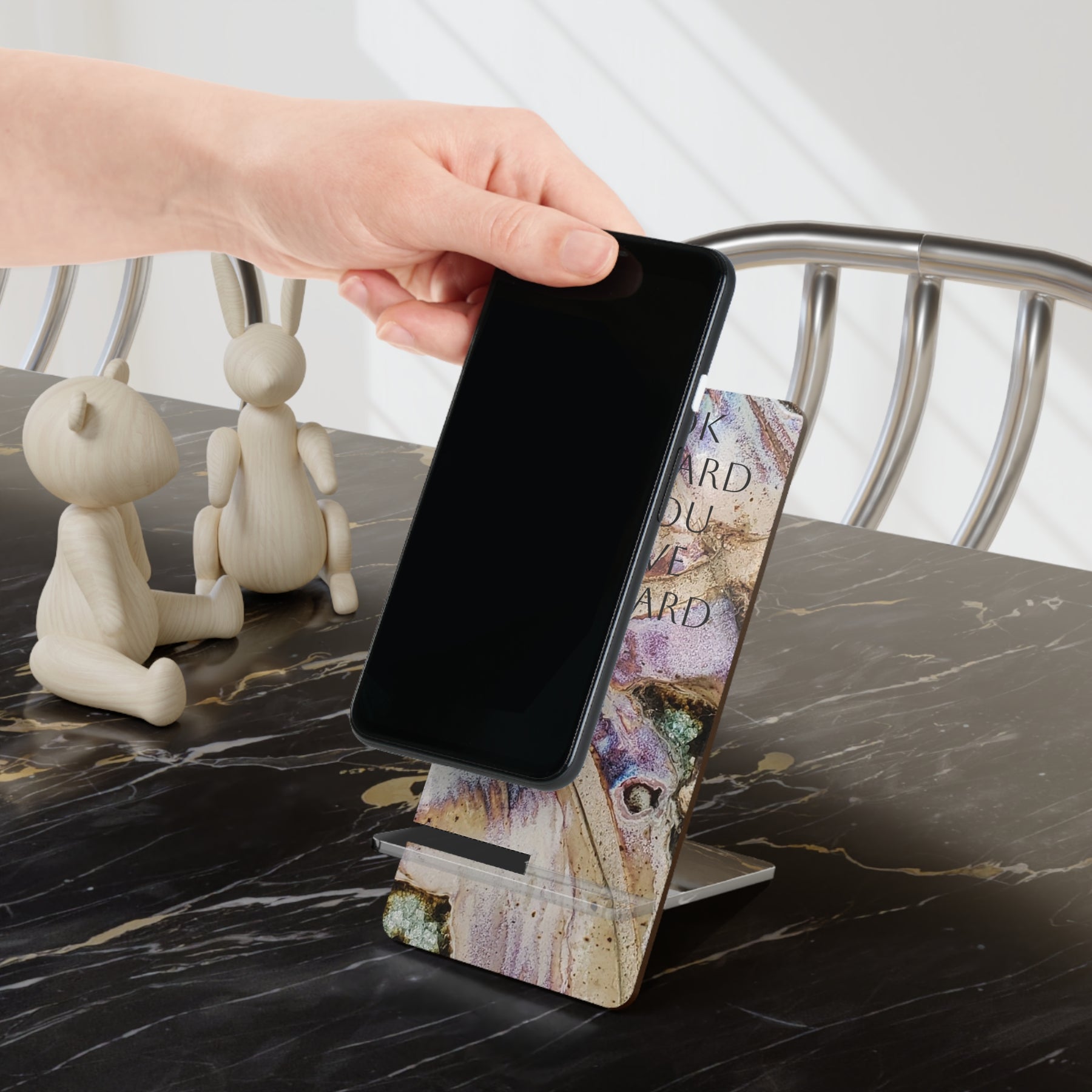 Look Forward Mobile Display Stand for Smartphones 2